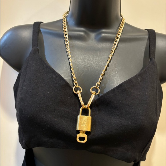 Lois Vuitton padlock with key 🔐 and necklace{#454} - Picture 2 of 16